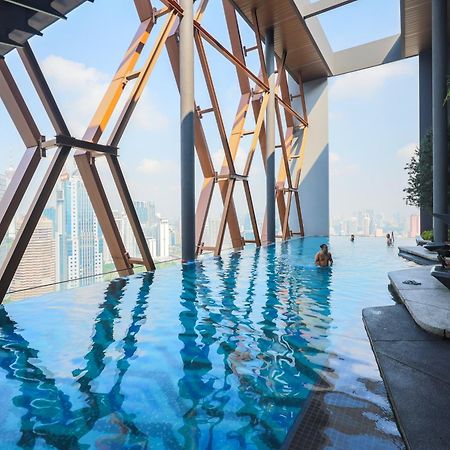 Scarletz Suites Klcc By Mykey Global Kuala Lumpur Eksteriør bilde The pool at the 39th floor